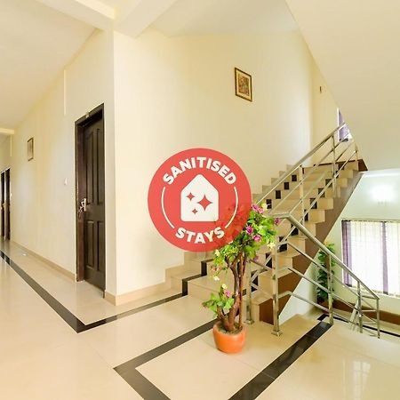 Oyo 8273 Diamond Inn Kochi Extérieur photo